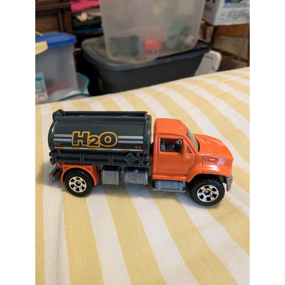 Mattel Hot Wheels 2006 Utility Truck Orange H2O Water Tank Diecast Truck
